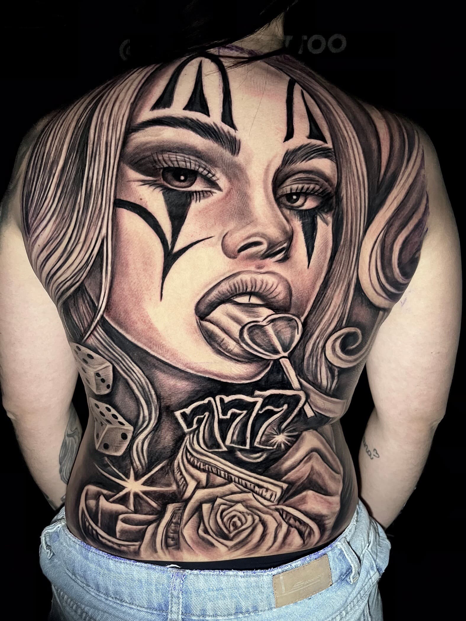 Uma mulher corajosa que enfrentou 4:30 pra fechar as costas ;)